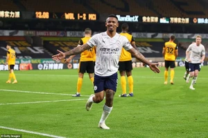 Thắng tưng bừng trên sân Wolves, Man. City khởi đầu ấn tượng