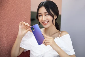 Ra mắt mẫu smartphone với camera selfie lên đến 44 MP
