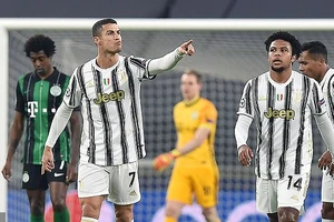 Barcelona thắng đậm, Ronaldo giúp Juventus vượt khó 