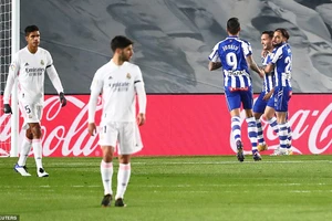Hàng thủ cẩu thả, Real Madrid thua sốc trên sân nhà