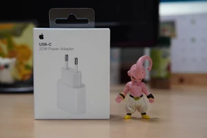 Sạc nhanh 20 W của Apple bất ngờ 'cháy hàng'