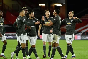 Hàng công bùng nổ, MU lội ngược dòng áp sát top 4