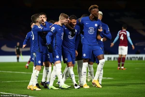 Bùng nổ 10 phút cuối, Chelsea thắng đậm ‘búa tạ’