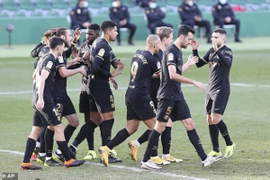 Barcelona nối dài chuỗi 8 trận bất bại tại La Liga