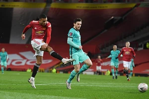 Lội ngược dòng kịch tính, MU loại Liverpool khỏi FA Cup