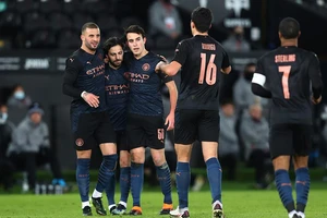 Man City nối bước MU, Tottenham rời FA Cup trong ‘mưa gôn’