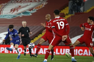 Thắng Liverpool tại Anfield, Chelsea trở lại Top 4