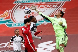 Liverpool lại thua sốc ở Anfield