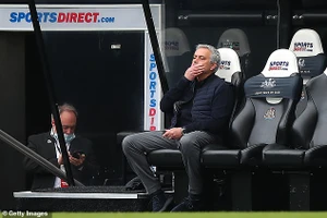 Tottenham hụt Top 4, Mourinho lên tiếng phàn nàn