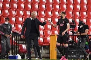 Ghi hai bàn trong 1 phút, Real Madrid đeo bám ngôi vô địch