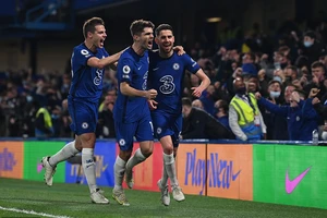 Thắng kịch tính, Chelsea đẩy Leicester City vào thế khó