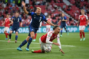 Hỏng phạt đền, Đan Mạch thua sốc Phần Lan trên sân nhà