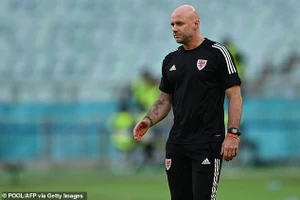 HLV xứ Wales nói gì sau khi chia điểm trước Thụy Sĩ nhờ VAR? 