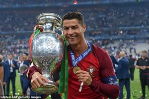 Lần đầu, lần cuối và kỷ lục đang chờ Ronaldo