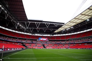 UEFA dọa tước quyền đăng cai chung kết Euro 2020 của Anh