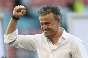 Luis Enrique nói gì khi Tây Ban Nha khó khăn giành vé vào tứ kết Euro?