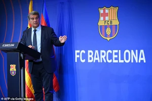 Chủ tịch Laporta tiết lộ sự thật về số nợ của Barcelona