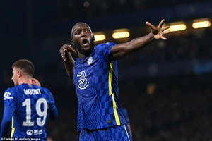 Juventus ghi 3 bàn trong hiệp một, Lukaku giúp Chelsea giành chiến thắng