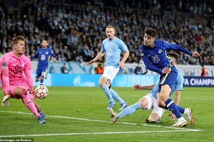 Juventus giành vé sớm, Chelsea cùng tiến