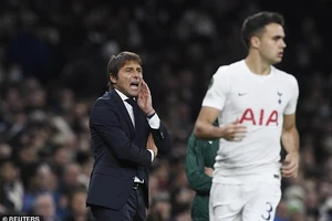 Conte gọi màn ra mắt Tottenham là 'trận đấu điên rồ'