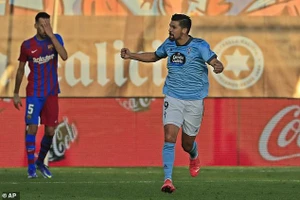 Dẫn trước đối thủ ba bàn nhưng Barcelona vẫn không thắng