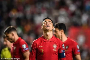 Tây Ban Nha dự World Cup nhờ bàn thắng muộn, Bồ Đào Nha đá Play-Off