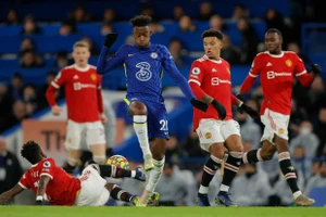 Ronaldo dự bị, MU chia điểm với Chelsea tại Stamford Bridge