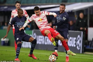 Mbappe và Messi cùng lập cú đúp, Man. City thua sốc