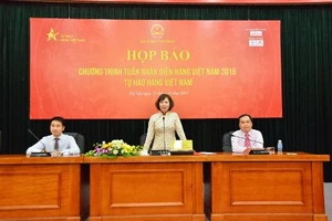 Thứ trưởng Bộ Công Thương Hồ Thị Kim Thoa chủ trì cuộc họp báo. Ảnh: T.P