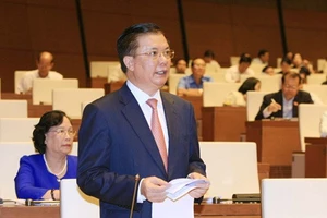 Bộ trưởng Tài chính ủng hộ giá xăng dầu tăng giảm hằng ngày 