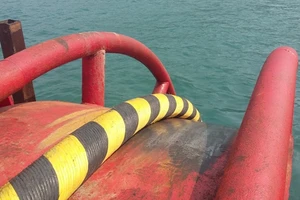 Cận cảnh kéo cáp ngầm xuyên biển đến đảo Cù Lao Chàm