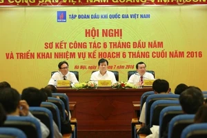 Giá dầu xuống 40 USD/thùng, doanh thu PVN giảm mạnh