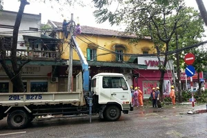 Hệ thống điện miền Bắc đang được khắc phục sau bão