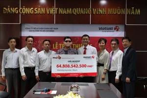Chủ nhân giải jackpot 64,8 tỉ đã nhận thưởng