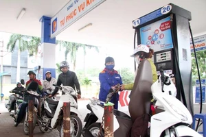 Cân nhắc tăng thuế bảo vệ môi trường xăng dầu