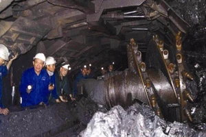 1 năm khó khăn, ngành than vẫn lãi 800 tỉ đồng