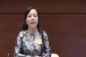 Bộ Y tế và BHXH 'giằng co' bảo hiểm y tế