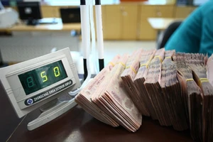 Hỗ trợ các ngân hàng giảm lãi suất cho vay