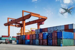 Logistics Việt Nam đã nghèo còn bị 'chèn ép“