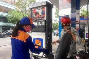 Giữ nguyên giá E5, giá dầu tăng nhẹ