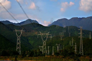 Nguy cơ thiếu điện cao, tính mua thêm điện từ Lào
