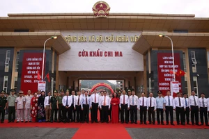 Khai trương cửa khẩu song phương Việt - Trung tại Lạng Sơn