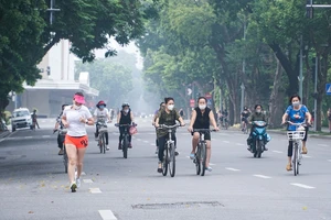 Người dân Hà Nội phấn khởi khi được ra đường tập thể dục