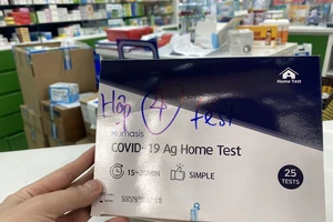  Giá kit test COVID-19 mỗi nơi một kiểu, nước muối sinh lý “không có mà mua”.