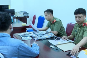 Bắt người mua bán thiết bị công nghệ cao dùng cho gian lận thi cử