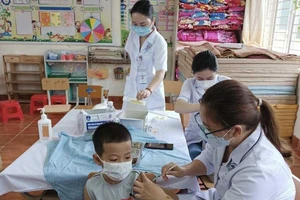 Phụ huynh bị lập biên bản vì không cho con tiêm vaccine phòng COVID-19