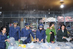 Hàng trăm ngàn cuộc gọi tới đường dây nóng để khiếu nại vì mua phải hàng giả