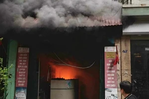 Hà Nội: Cháy cửa hàng sửa chữa điện tử trên phố Lý Nam Đế