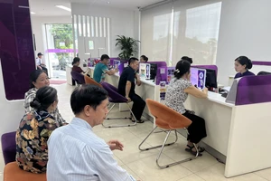 App ngân hàng liên tục báo lỗi trong ngày đầu áp dụng quy định sinh trắc học