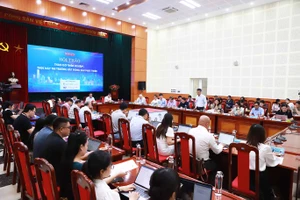 Người thu nhập thấp khó chạm giấc mơ an cư vì giá nhà cao 